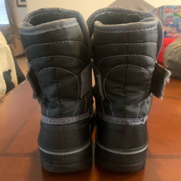 kids snow boots size 9/10 - Picture 3 of 3